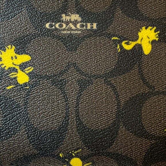 COACH X PEANUTS CORNER ZIP WRISTLET WITH WOODSTOCK PRINT - Picture 10 of 15